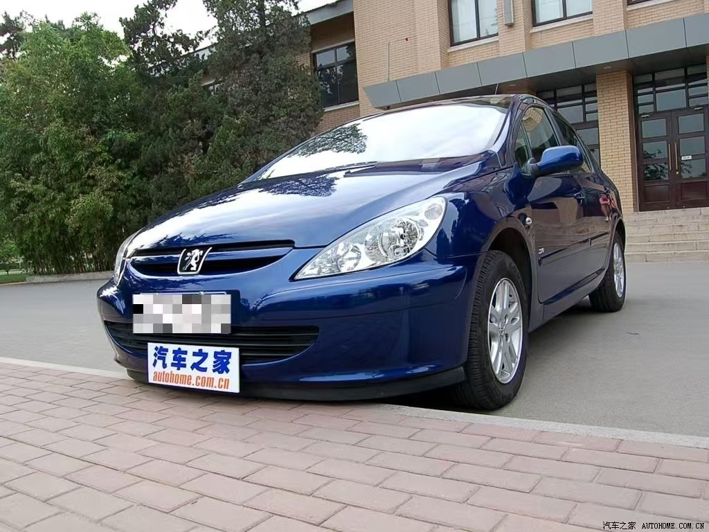 Suitable for Peugeot 307 headlight 03-07 old 307 headlight PC transparent lampshade lamp mask lamp shell