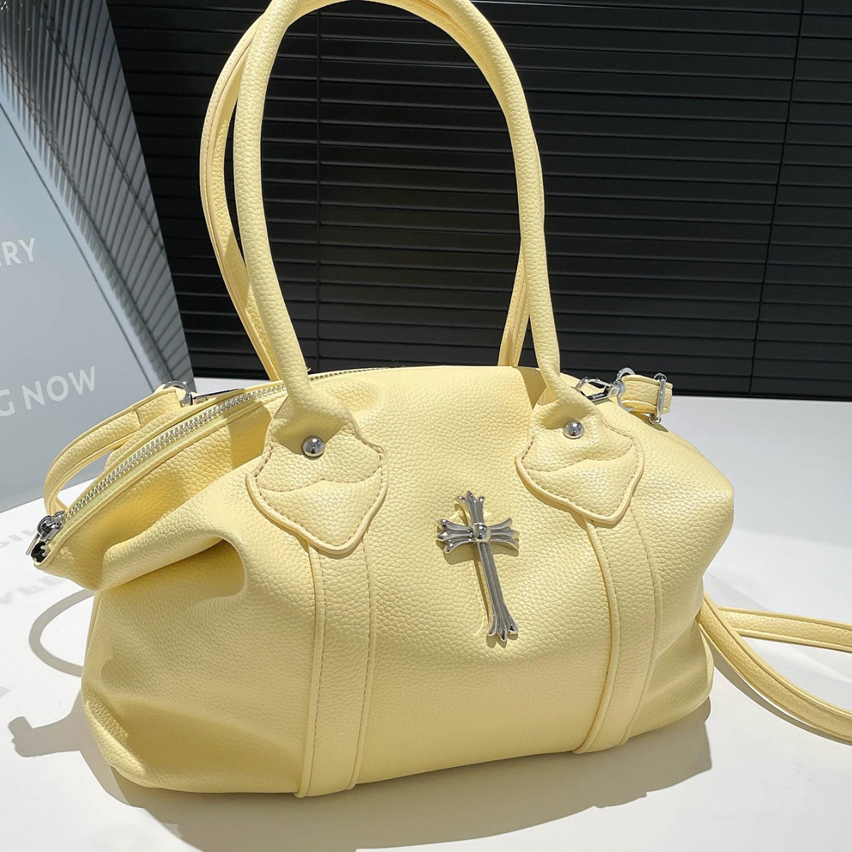 腋下包包女2025初夏新款荔枝纹托特包十字架元素大容量手提单肩包