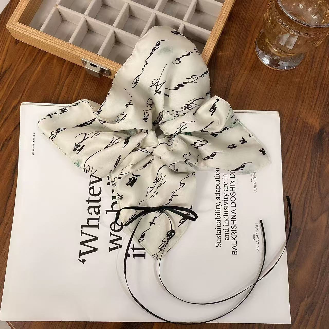 5679 사각 스카프 천자문 블랙 리본 (27cm)