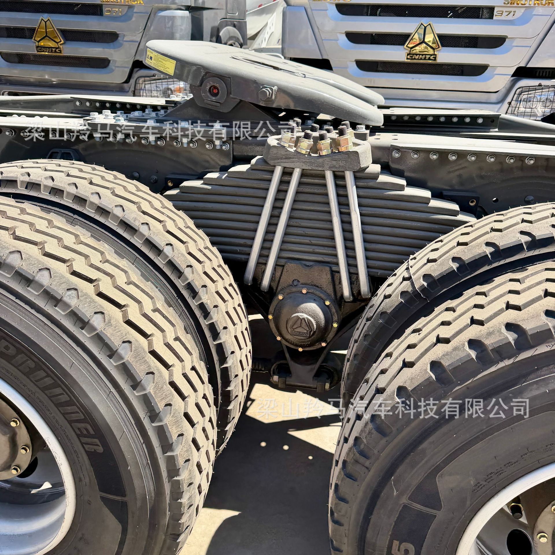 Exported Sinotruk HOWO T7H6X4 tractor head, HOWO semi-trailer heavy-duty 500 horsepower trailer head