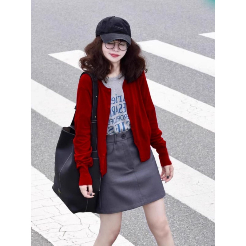 Red knitted cardigan for women, 2025 new style, popular early spring outfit, loose sweater, coat, base layer, outerwear.