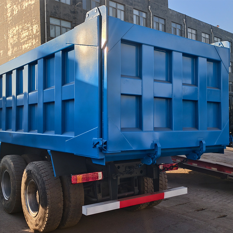 Sinotruk Howo Eight-Wheel Dump Truck, Cross-Border Dual-Axle Dump Truck for Transporting Gravel and Soil, 371 Horsepower Port Cargo Truck