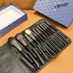 Y家ローラン12本の化粧ブラシセットは、ピンクの頬紅を塗って、目を洗って、化粧道具を塗って、対外貿易の贈り物をします。