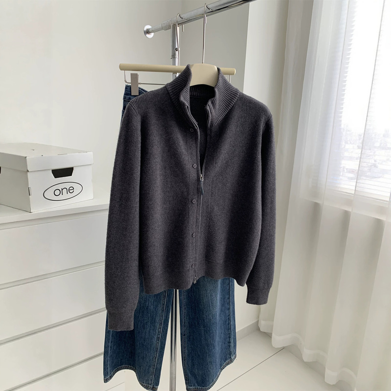 Old Money Style High-Neck Zip-Up Knit Cardigan for Women with Design Buttons, Ribbed Knit Sweater, Autumn and Winter Warm Sweater Coat Old Money Style High-Neck Zip-Up Knit Cardigan for Women with Design Buttons, Ribbed Knit Sweater, Autumn and Winter Warm Sweater Coat