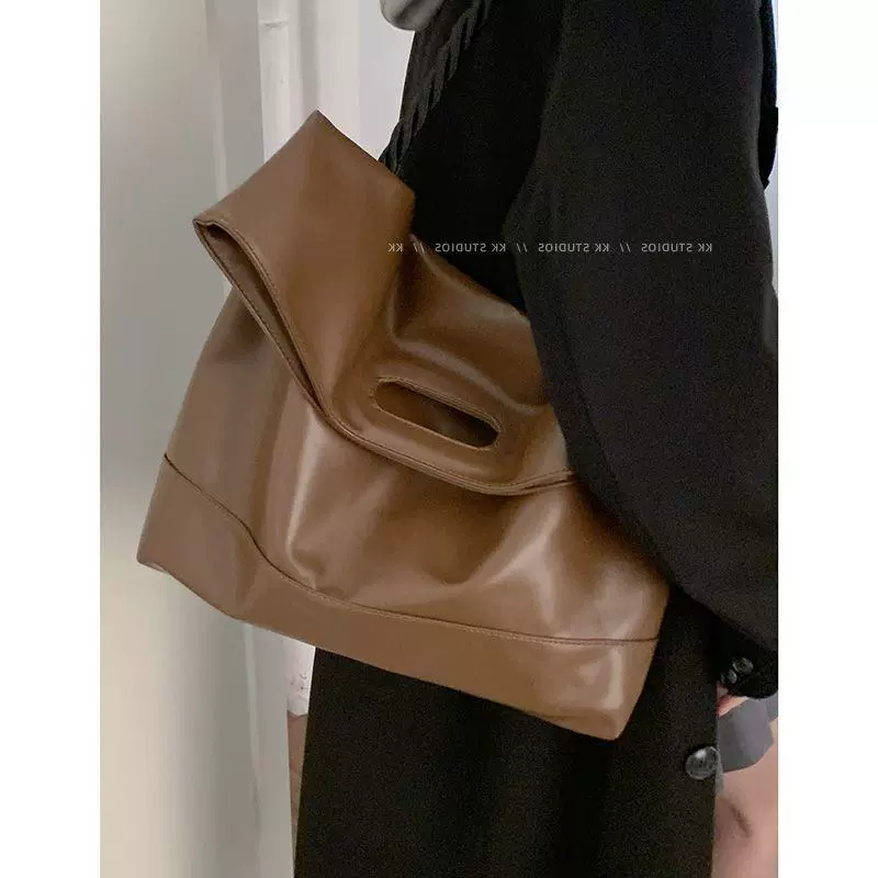 Retro capacious shoulder bag, one-shoulder bag, South Korea