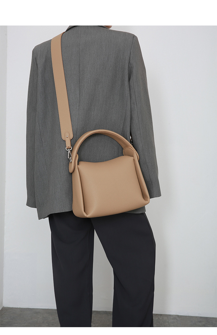  Women's Bags Large Capacity Soft Cigarette Case Bag 2023 New Solid Color Casual Pillow Bag Khaki Commuter Hand Crossbody Bag_voghion.com