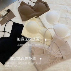 クロス美背もたれの下着の女性の夏の薄いタイプの傷がなくて胸を拭きます。