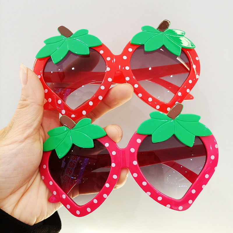 Cartoon Children's Strawberry Decorative Sunglasses display picture 2