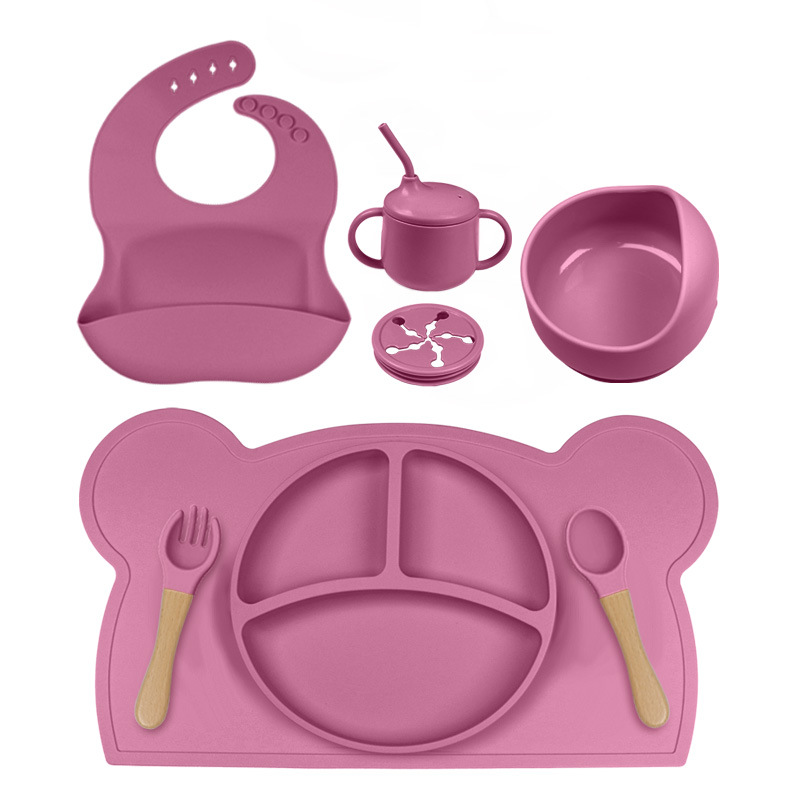 어두운 핑크 8 조각 나무 포크와 숟가락 placemat