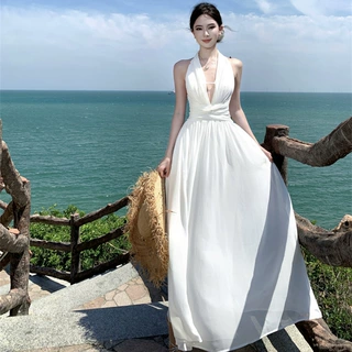 法式高级感领挂脖露背连衣裙女夏季新款收腰显瘦气质优雅长裙子