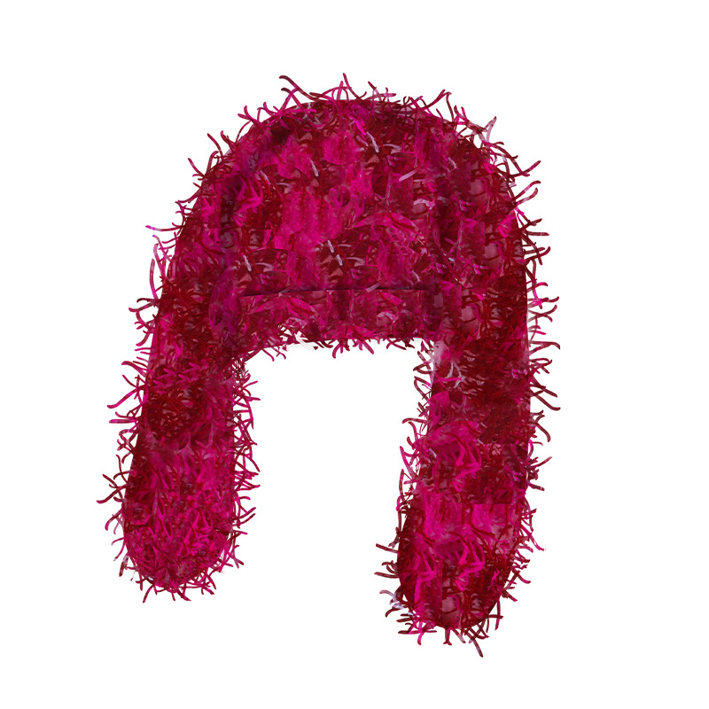 Talvine õues jalgrattasõit fliisist tuulekindla külmakindla kõrvakaitsemütsiga, suusaspordi soe ja kulunud kootud müts_voghion.com