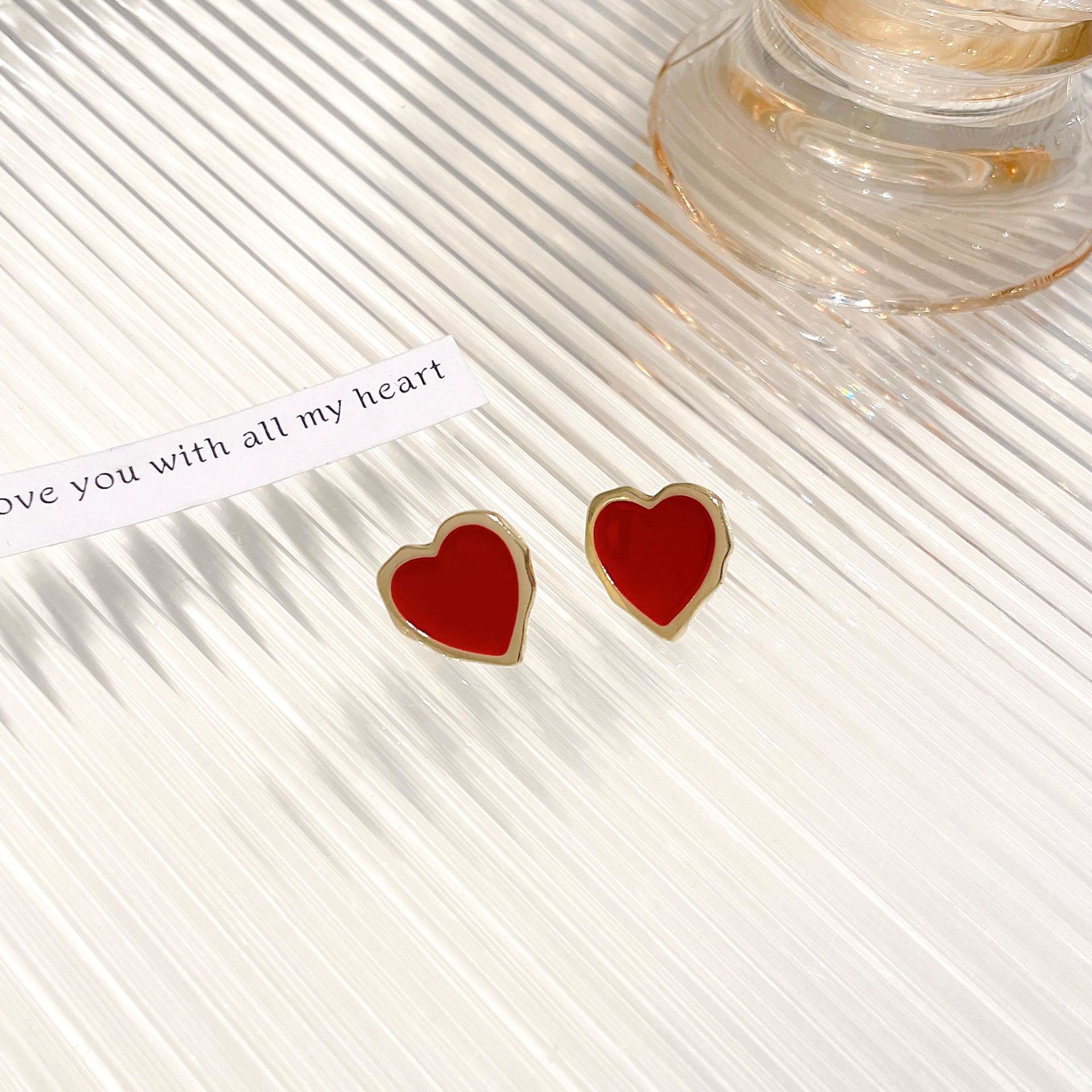 Pendientes transfronterizos, pendientes de metal de alta calidad, pendientes de 2025 nuevos pernos de moda, temperamento ligero y lujoso, pendientes de atmósfera