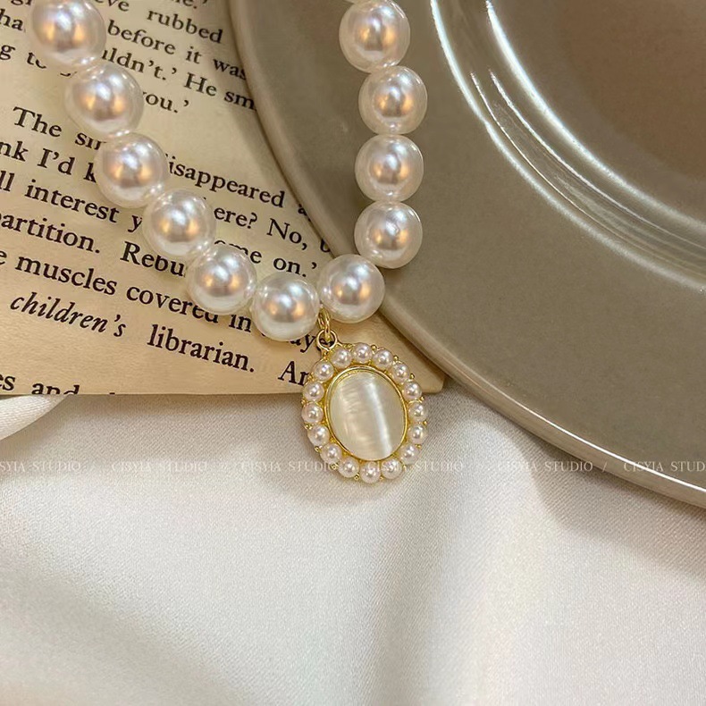 Retro necklace from pearl