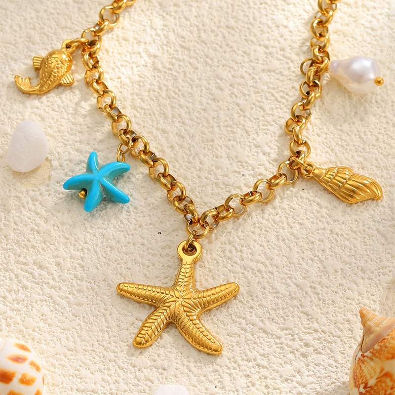 Moda transfronteriza, playa de nicho, estrella de mar, concha de mar, collar de acero de titanio, collar colgante de koi dorado de elementos múltiples, mujer image 5