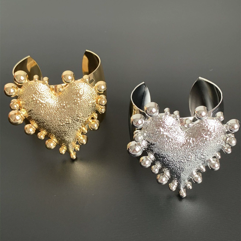 Brand retro golden metal small design bracelet, high-quality style