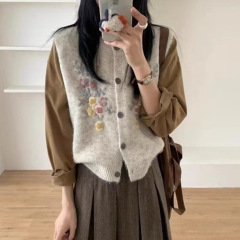 设计感立体绣花圆领针织马甲女2025春秋新款韩系叠穿洋气外搭背心