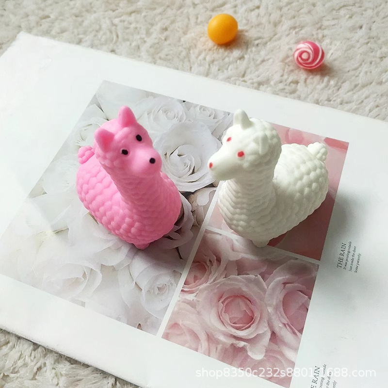 Creatividad de dibujos animados transfronterizos alivio de compresión lindo animal suave alpaca pellizco pellizco Le goma suave ventilación juguetes descompresivos al por mayor