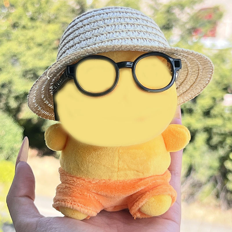 Straw hat + black-rimmed glasses (doll not included)