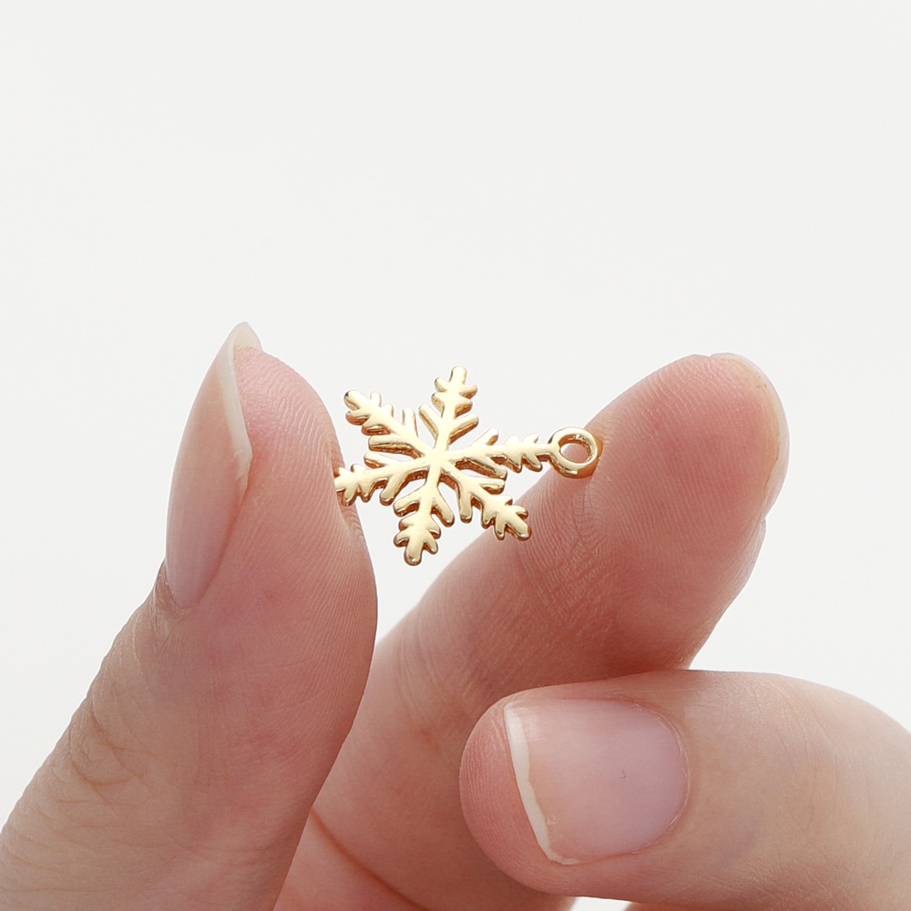 3g Weight Pendant Jewelry Making Type 12.3*16.5MM Jewelry Making Size DIY Jewelry Accessories Classification 10 Pieces, 1 Piece Quantity Copper Material Snowflake Pattern Plating Design Casual, Elegant, Simple Style Style 10 Pieces 1 Piece 12.3*16.5MM Copper Snowflake Pendant 5