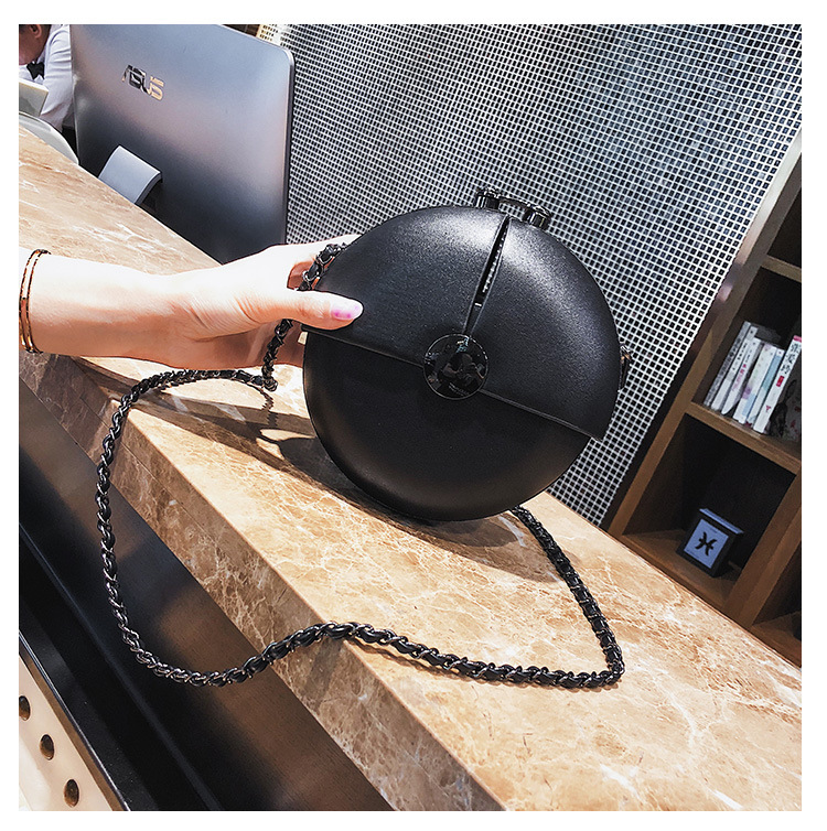 Fashion Metal Chain Round Bag display picture 5