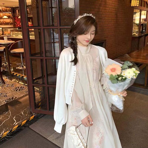 A new Japanese school-style, stylish and youthful knitted cardigan with a three-dimensional beaded floral sweater coat for women in the autumn of 2022 pic 17