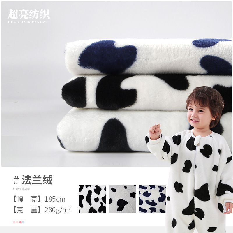 In-Stock Double-Sided Flannel with Black and White Animal Prints, Suitable for Pajamas, Loungewear, Pillows, and Other Knitted Fleece Fabric In-Stock Double-Sided Flannel with Black and White Animal Prints, Suitable for Pajamas, Loungewear, Pillows, and Other Knitted Fleece Fabric