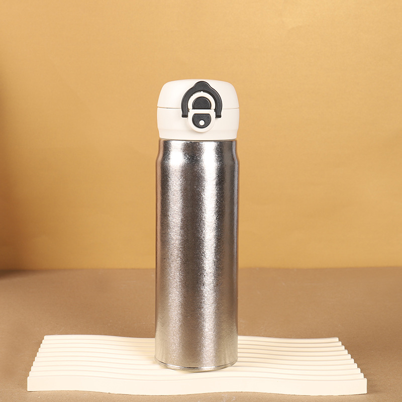 Tapa de aislamiento térmico con tapa de rebote simple de titanio puro, taza de agua portátil para automóvil de sensación avanzada, taza de titanio antibacteriano para exteriores