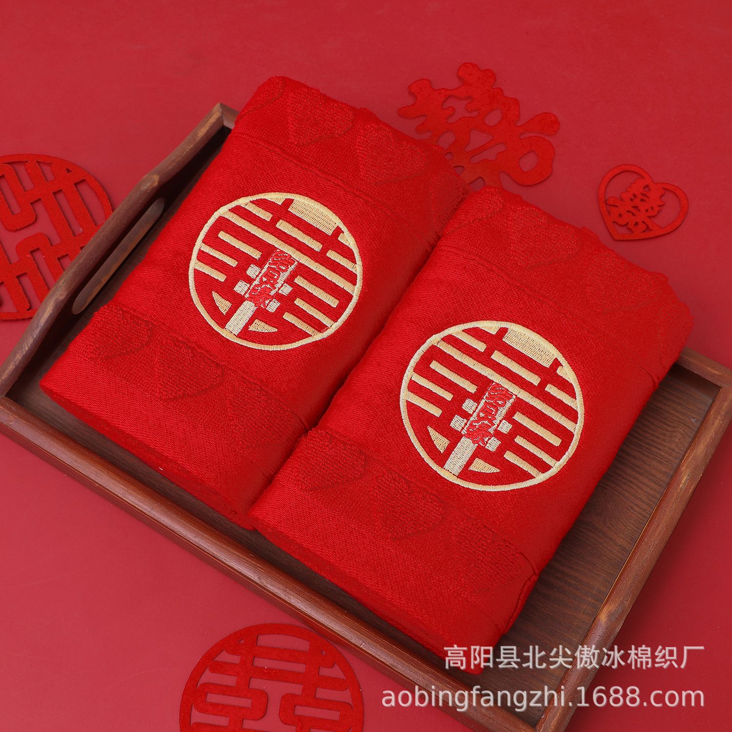 Бордовый цвет счастлив