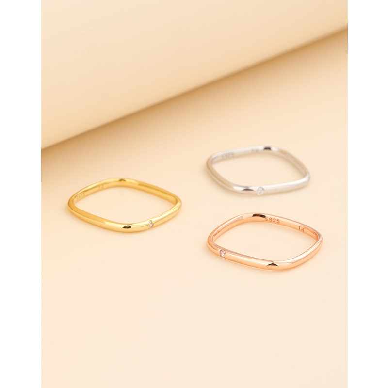 925 anillo cuadrado de plata esterlina de lujo ligero nicho simple en línea con el mismo anillo de anillo de diamante de alto nivel