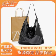 ZA��2025�¿�羳�L��ɫ�p��ܛƤ�|�μ����ذ�Ů������ͨ��ˮͰ��