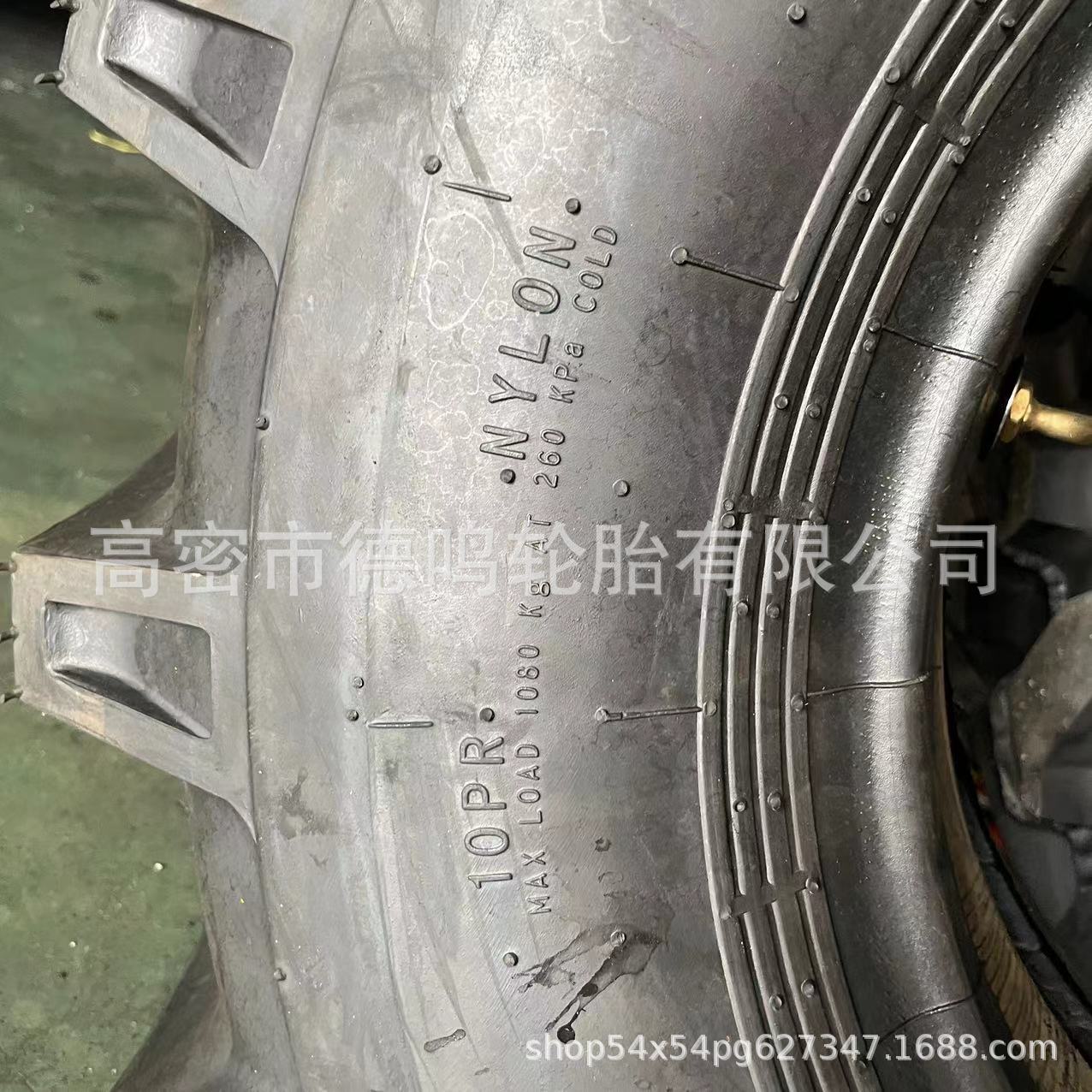 Tractor Studio King ensancha los neumáticos en caracteres 13.2-16