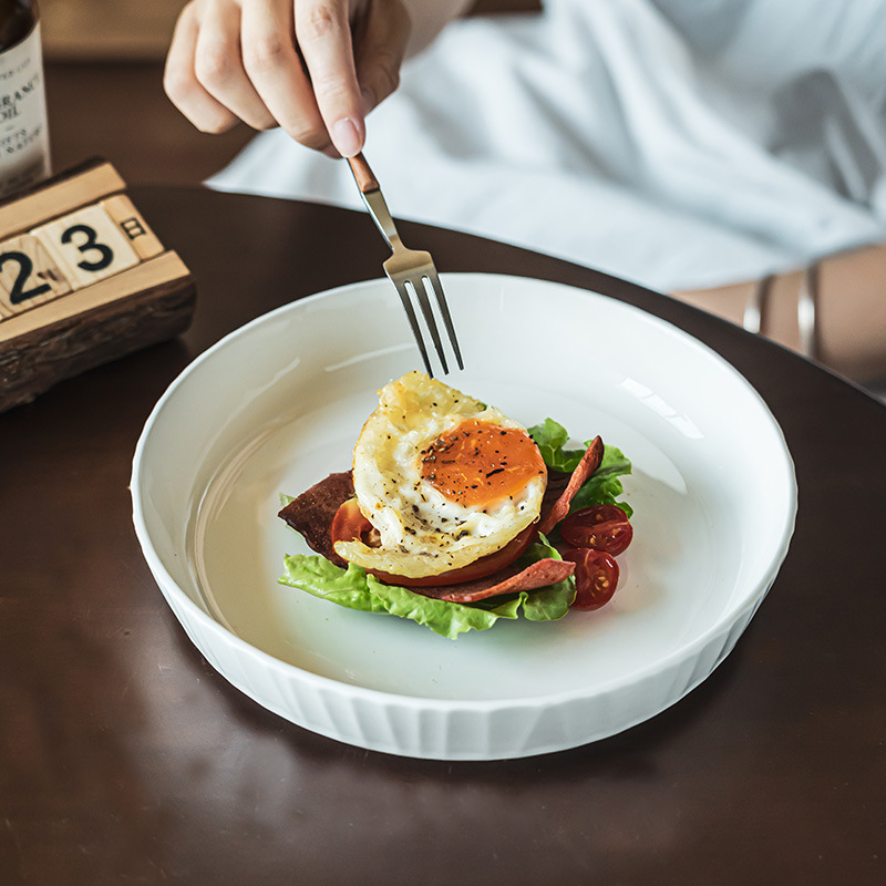 Plato de cerámica simple y práctico para el hogar plato bonito y versátil plato de filete de comida occidental plato de cubierta al por mayor