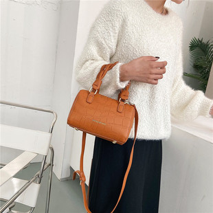 Wholesale New Texture Popular Small Bag Women's 2021 New Fashionable Foreign Style Handbag Crossbody Bag Small Pillow Bag for Hair