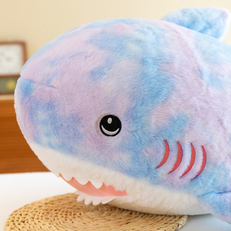 跨境鲨鱼公仔毛绒玩具蓝鲨鱼玩偶布娃娃床上大号睡觉抱枕彩虹鲨鱼