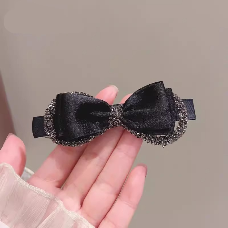 軽くて豪華な質感の蝶結びのヘアピンの小さい香風の黒い一字は後頭部の髪を挟みます。|undefined