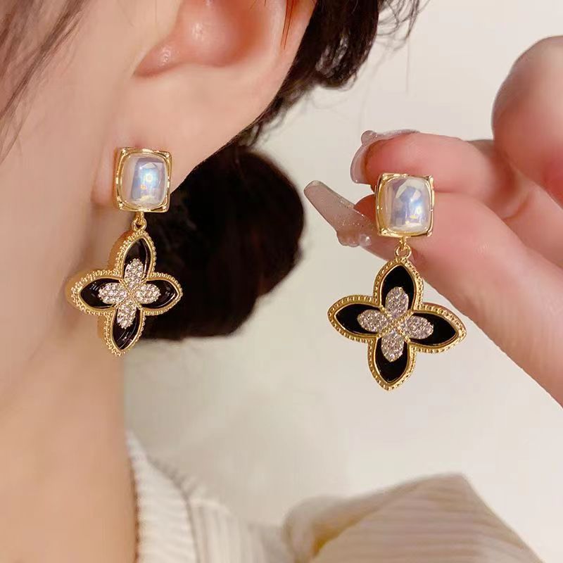 Elegant fashionable square retro earrings with zircon from pearl