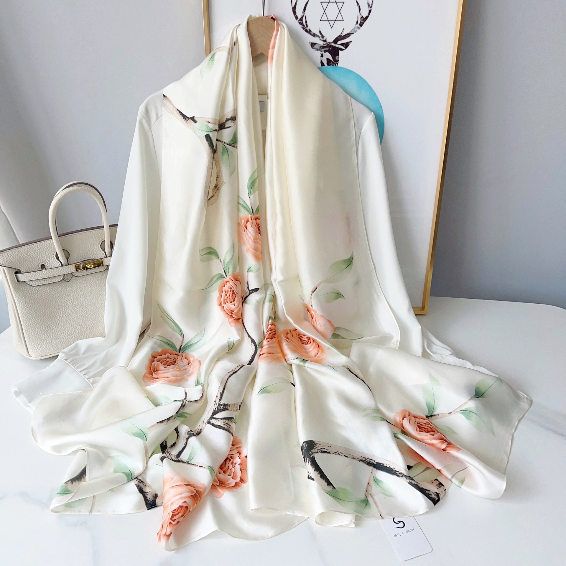 Beige Rosa impreso bufanda de las mujeres de verano de seda artificial delgada protector solar chal largo madre viajes fotografía bufanda