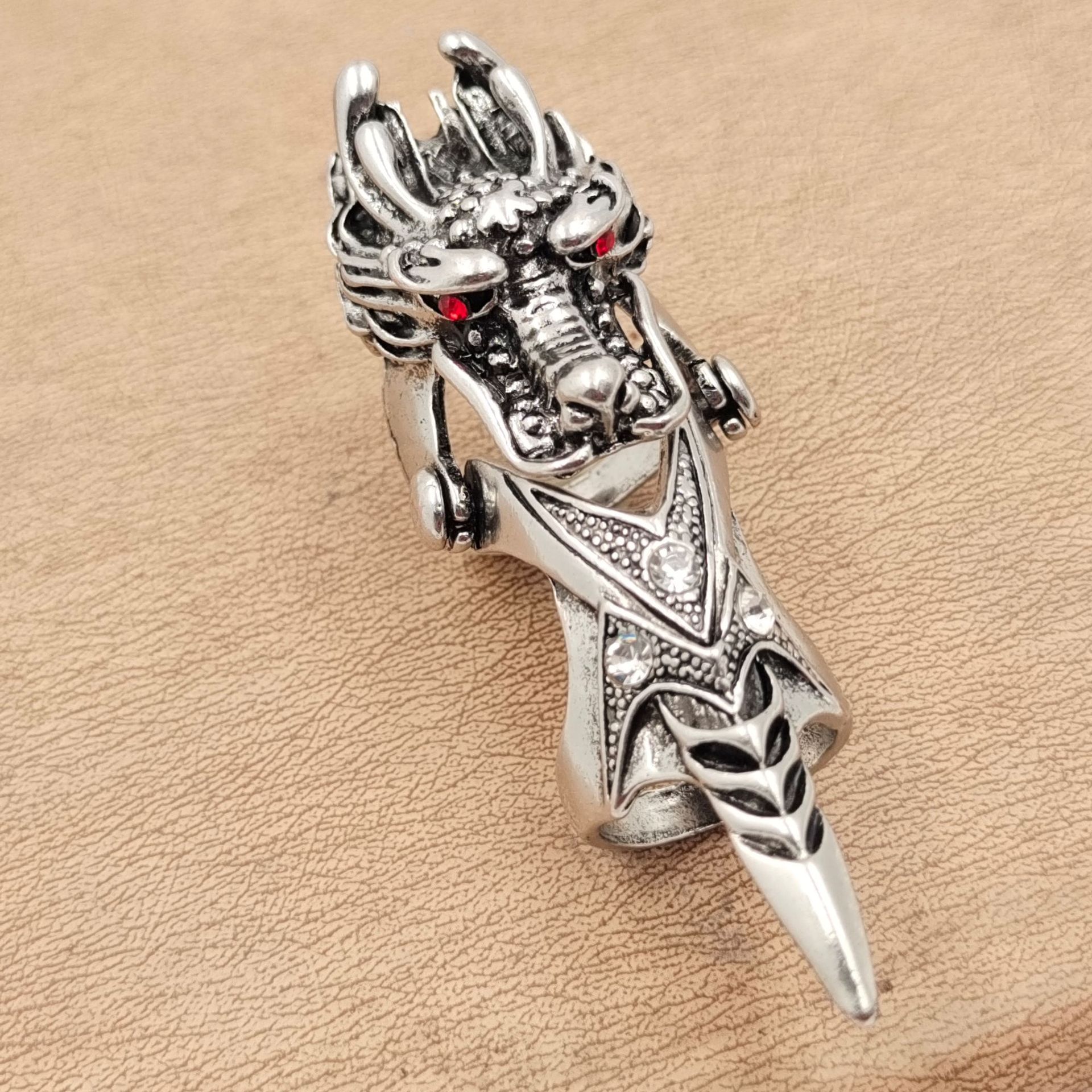 欧美复古霸气龙骑士龙头戒指男款跨境古银朋克风夸张骷髅关节戒指