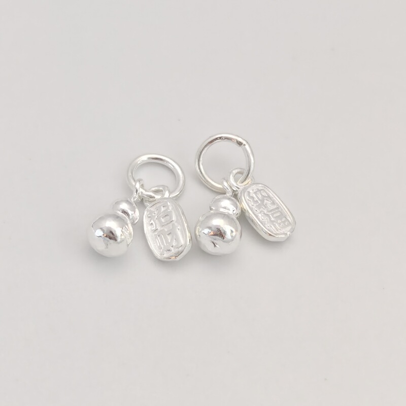 S999 Pure Silver Fortune-Attracting Square Pendant Solid Silver Gourd Accessory DIY Bracelet Necklace Pendant S999 Pure Silver Fortune-Attracting Square Pendant Solid Silver Gourd Accessory DIY Bracelet Necklace Pendant