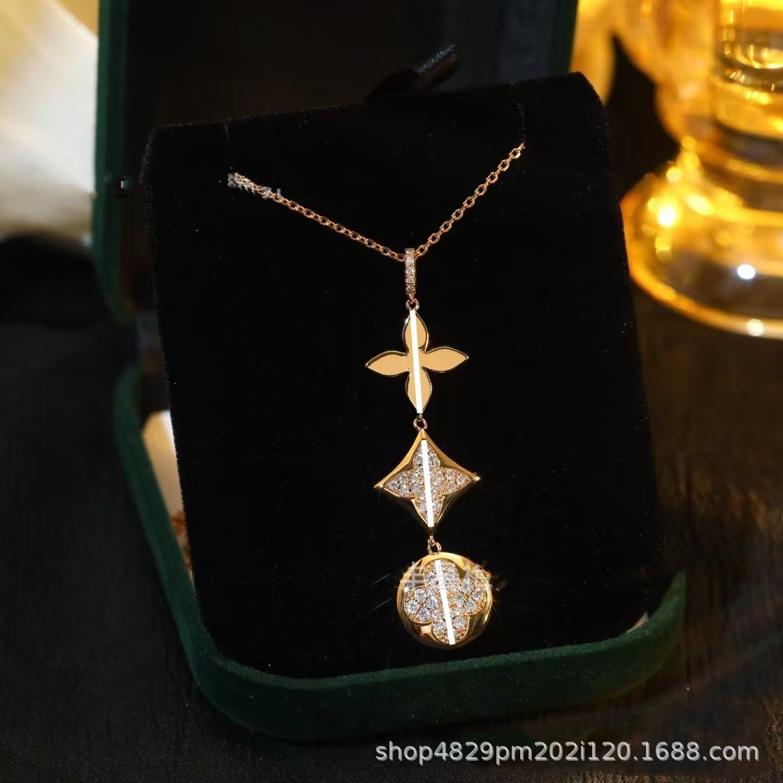 ロバの家四葉草四花五花ブレスレット女性用18Kローズゴールドメッキ軽奢菱形丸型白貝母ネックレスins