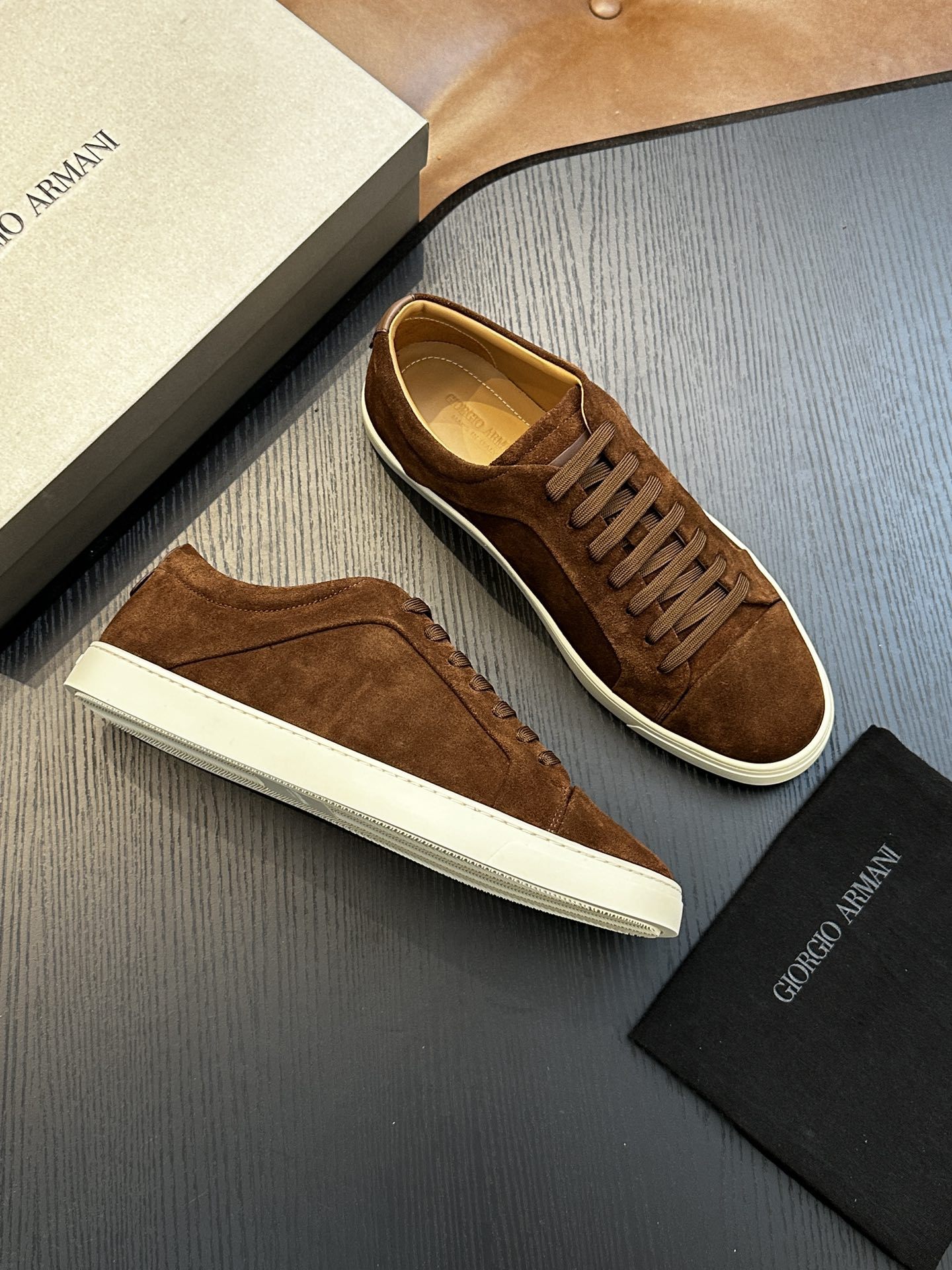 Estación europea de nuevos zapatos de moda de hombre, cordones de cuero, zapatos casuales simples para hombres, etiqueta AM personalizada