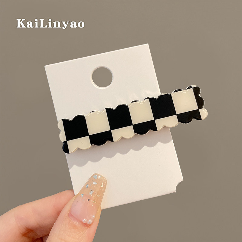 Blanco y negro simple clip para el cabello de mujeres ins estilo nicho sentido de diseño de una palabra clip para el cabello de la frente de cabello fruncado joyería clip para el cabello