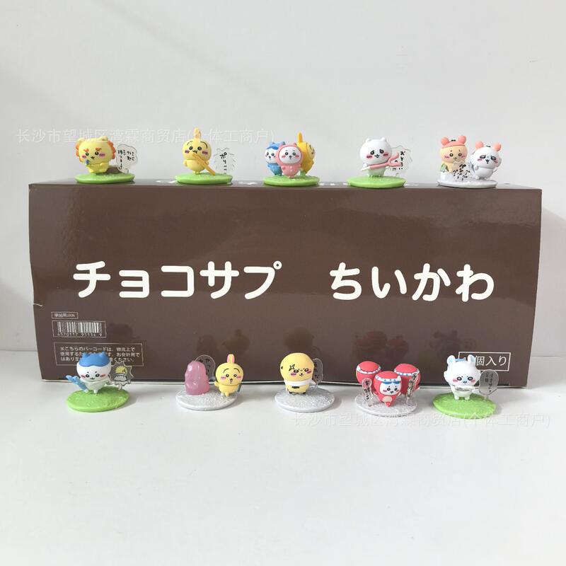 自虐的なクマのチイカワフィギュアアニメ絵文字パックチイカワ嘲笑クマとウサギの人形トレンディなガチャバッチ|undefined