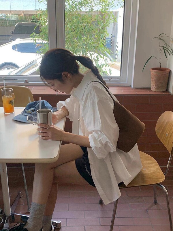 白い長袖のシャツの女性2025春と秋の韓系のゆったりとした郭の形はカジュアルな純綿の日焼け止めのシャツのオーバーを合わせます。|undefined