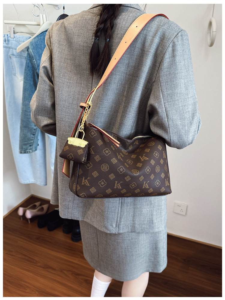 Einzigartige Vintage Elegante Luxus-Designer Wickeltasche für Frauen Große Kapazität Pendler-Tragetasche Modische Damen Einzelschultertasche – Detail 13