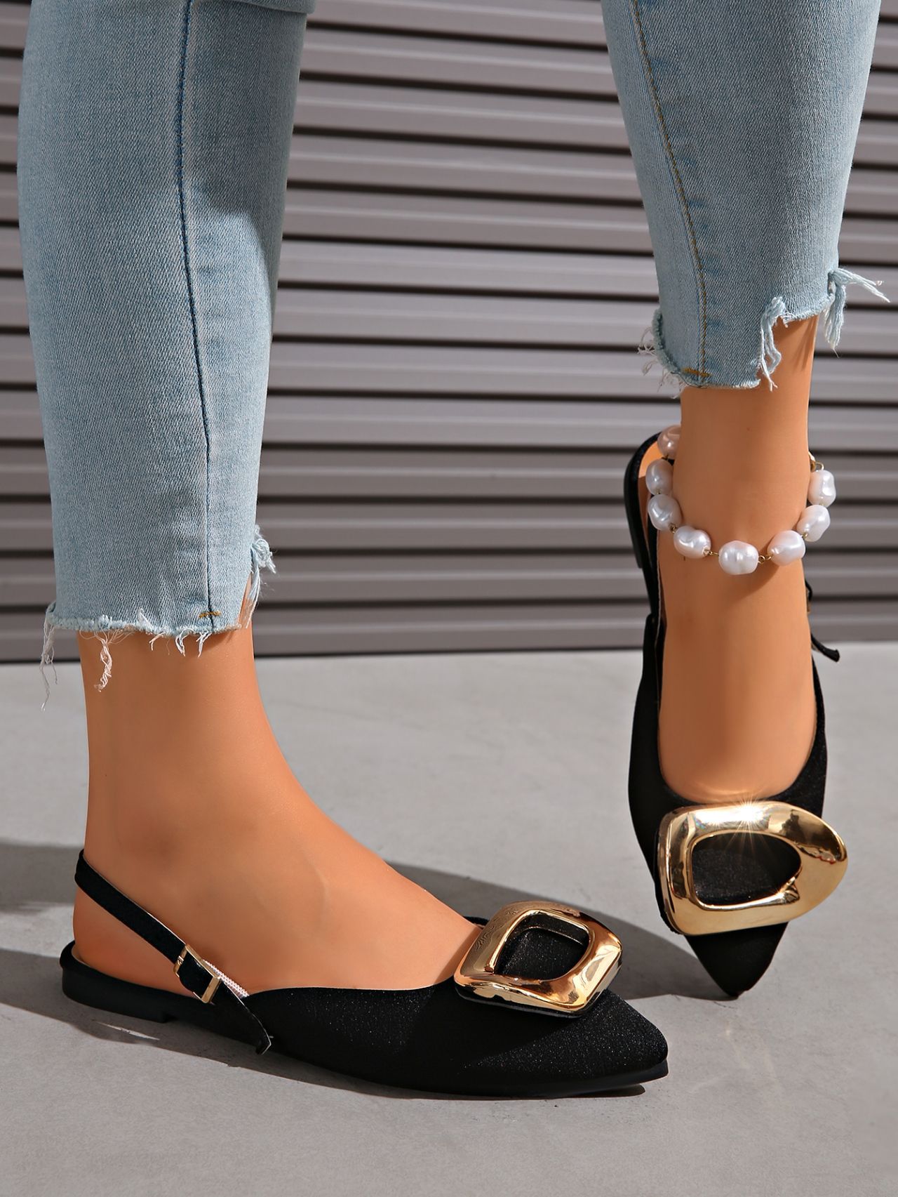 Women's Pointed Toe Flat Sandals Summer New Style Puff Toe Metal Cloth Shoes_vogvips.com