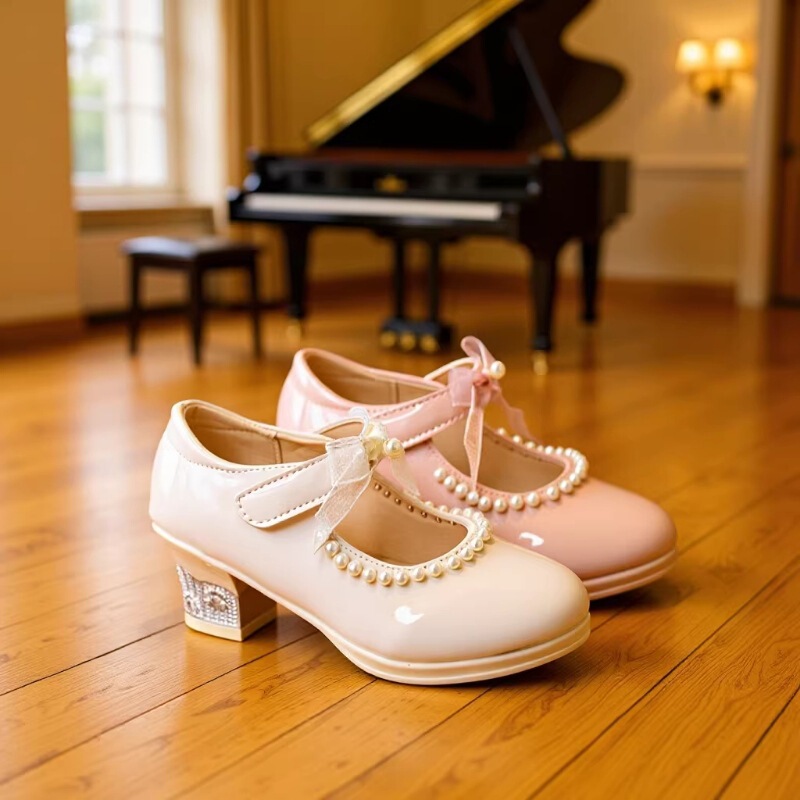 Small High-Heeled 2026 Spring and Autumn Girls' Leather Shoes, Black British Style Soft-Soled Single Shoes with Bow and Pearl, Children's Princess Shoes Small High-Heeled 2026 Spring and Autumn Girls' Leather Shoes, Black British Style Soft-Soled Single Shoes with Bow and Pearl, Children's Princess Shoes