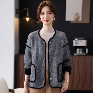 Mother's Spring and Autumn Short Coat Round Neck 2025 New Middle-aged and Old Women's Chanel Knitted Top Sweater Cardigan