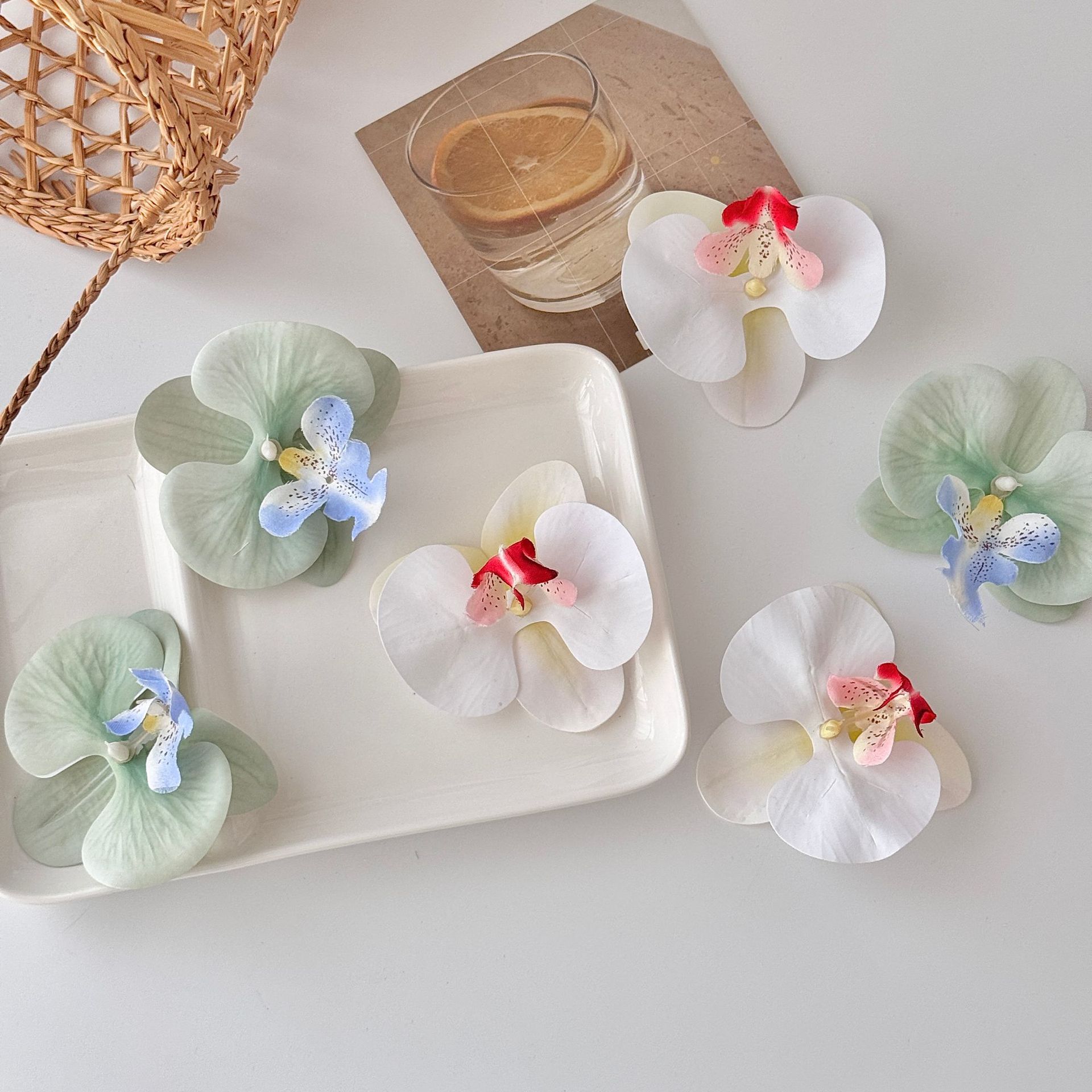 Simulación cabeza de flor de Phalaenopsis película impresa en 3D acompañante de boda caja de dulces de boda tocado de una sola flor de horquilla flor falsa