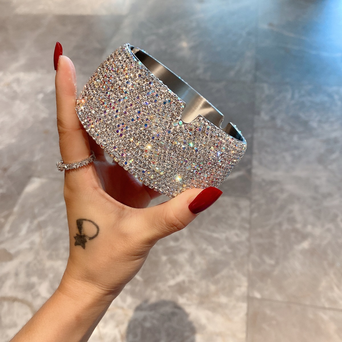 Cross-border Stainless Steel Diamond-encrusted Classroom Furniture Gifts Ashtray Nightclub Simple Drop-resistant Personalized Furnishings